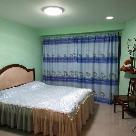 Model House 2543 호텔 방콕 외부 사진